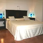 Palazzo Piccolomini 4* أورفييتو