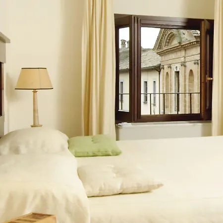 Palazzo Piccolomini 4*