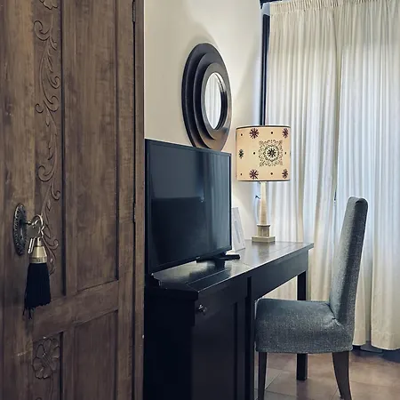 Palazzo Piccolomini 4*