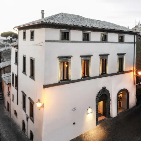 Palazzo Piccolomini Hotel 4*