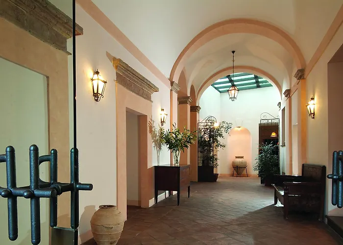 Palazzo Piccolomini 4* أورفييتو