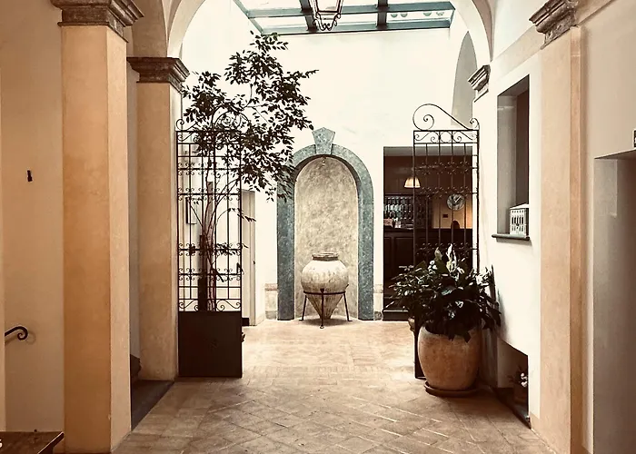 Palazzo Piccolomini 4*