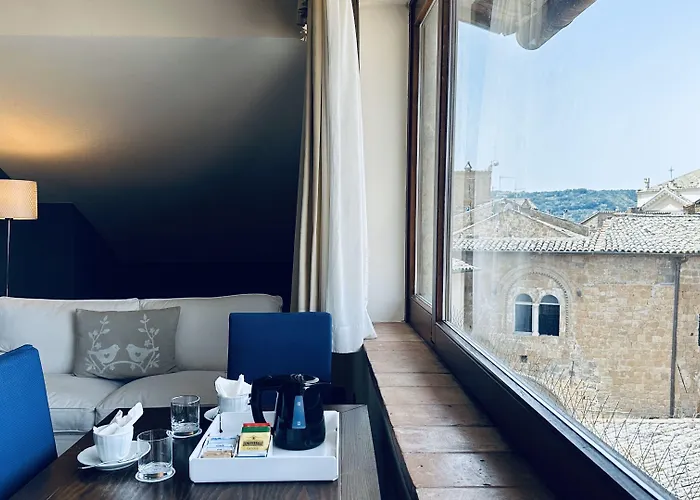 Palazzo Piccolomini فندق أورفييتو